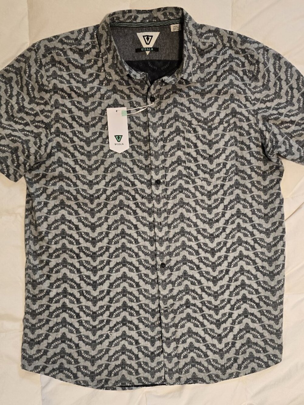 NWT Vissla Slither Eco SS - Phantom (Bats) - L